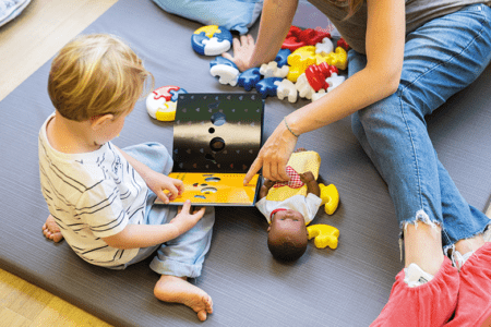 Enfant qui profite du libre choix.