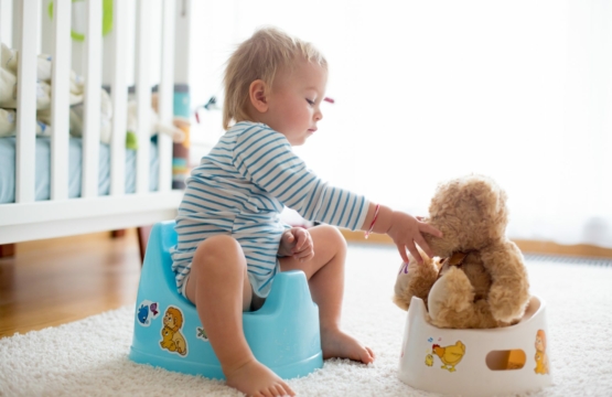 enfant propre sur le pot