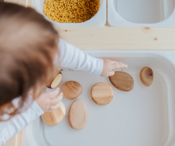 Montessori pour les bébés : une pédagogie aux nombreux bienfaits