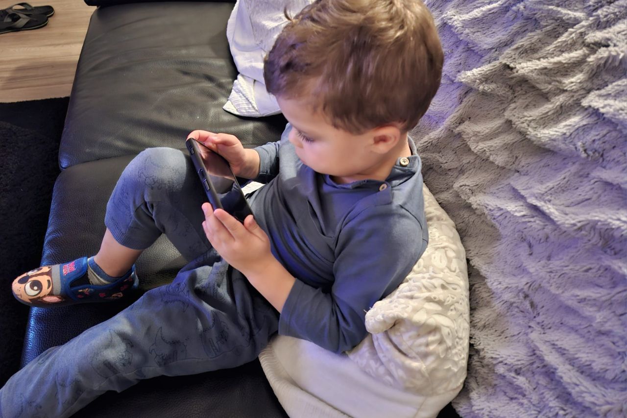 enfant sur ecran