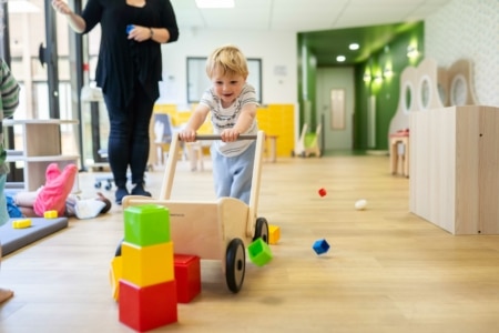 Enfant en crèche