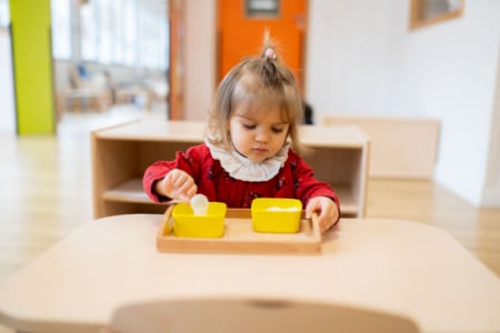 Enfant en crèche